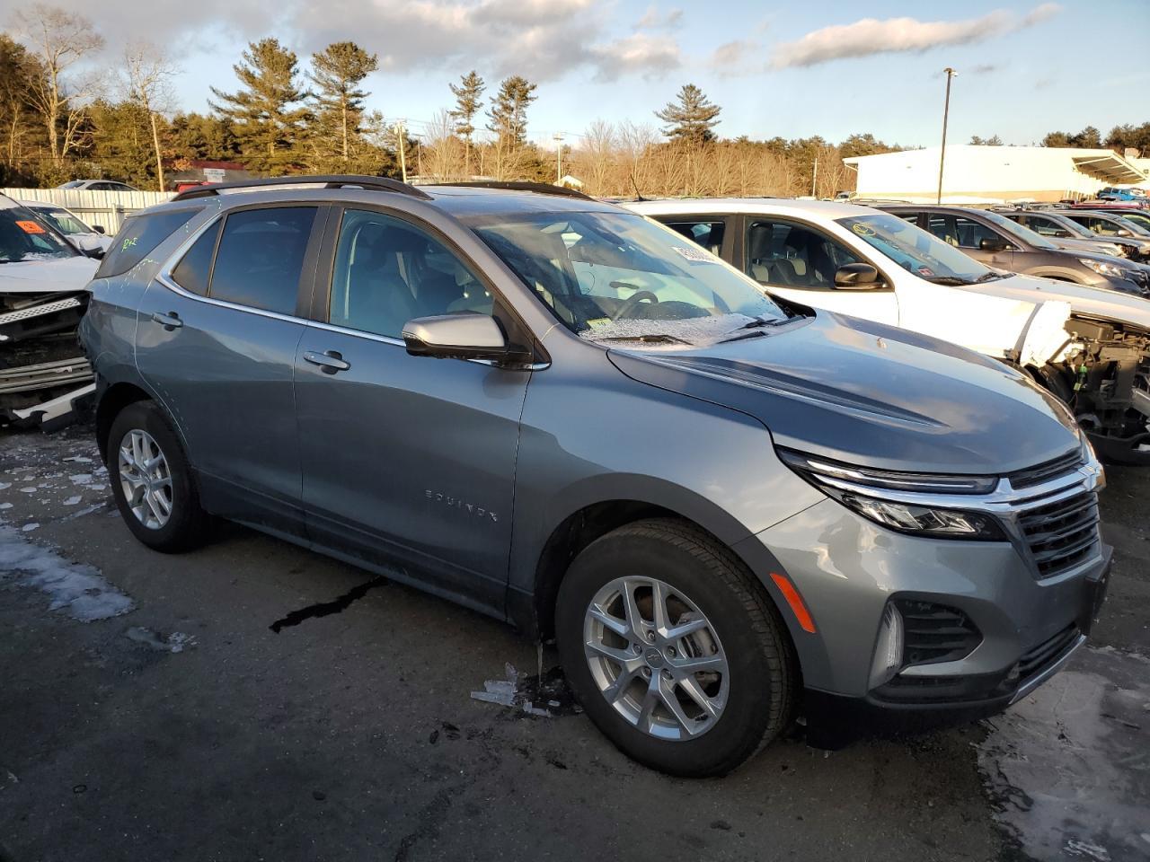 2024 CHEVROLET EQUINOX LT - Image 4