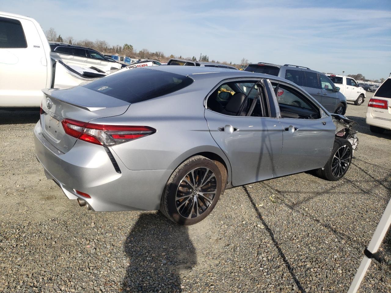 2018 TOYOTA CAMRY L - Фото 3