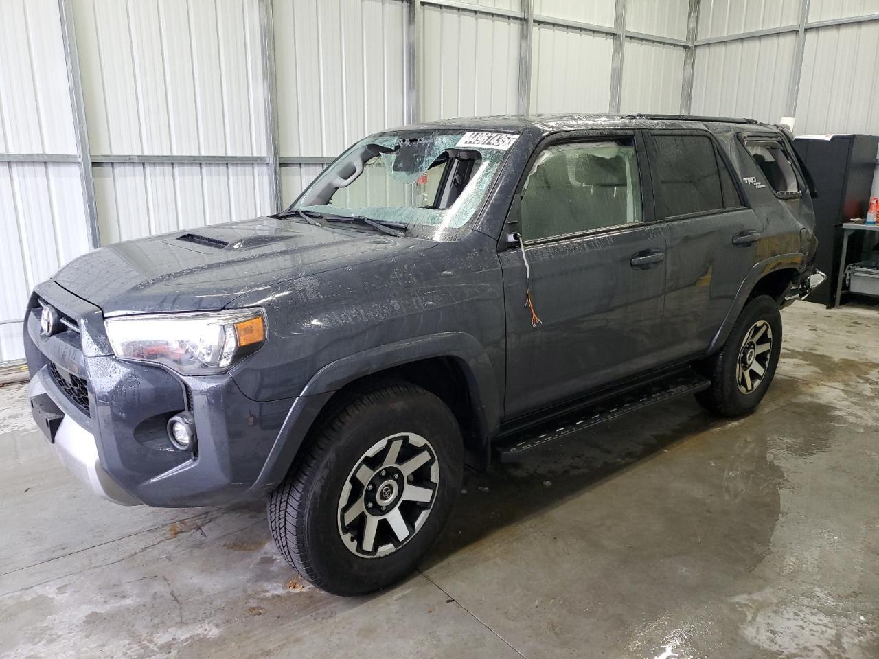 2024 TOYOTA 4RUNNER SR