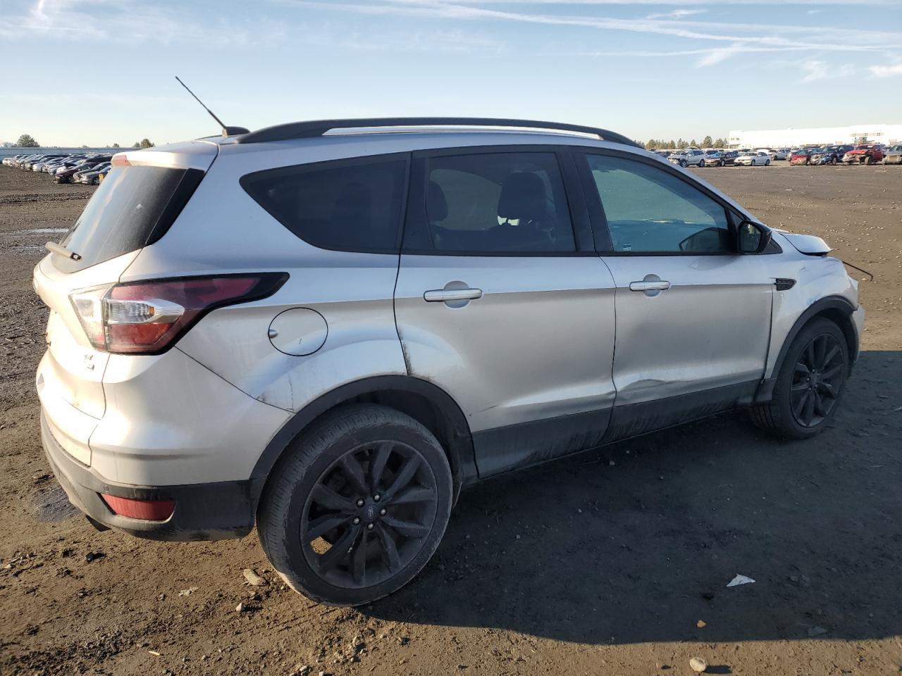 2017 FORD ESCAPE SE - Фото 3