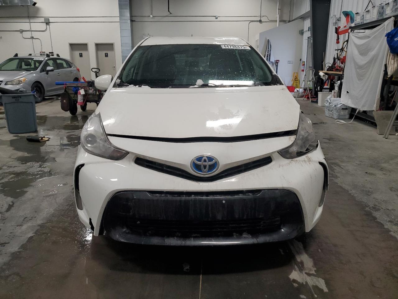 2016 TOYOTA PRIUS V - Фото 5