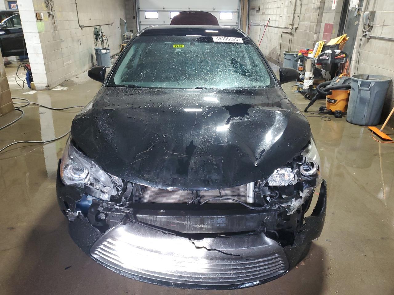 2017 TOYOTA CAMRY LE - Фото 5
