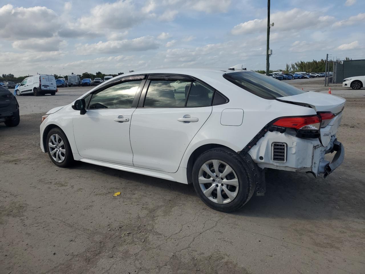 2020 TOYOTA COROLLA LE - Фото 2