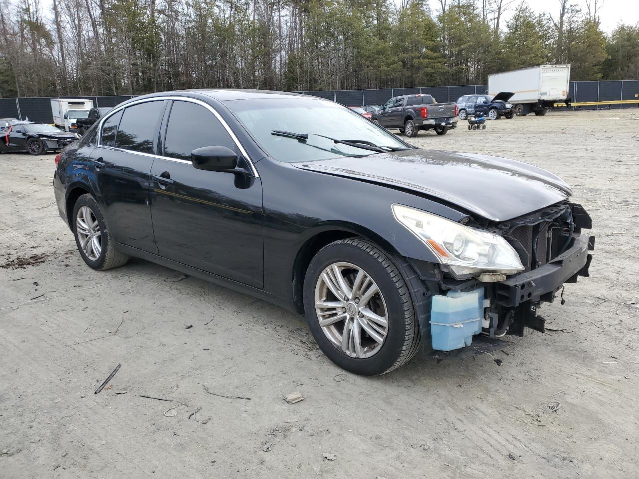 2011 INFINITI G37 - Image 4