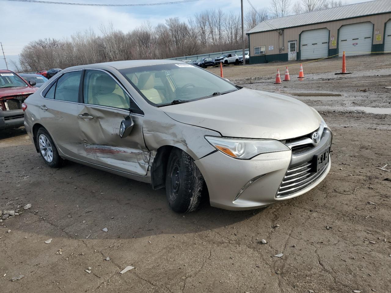 2015 TOYOTA CAMRY LE - Image 4
