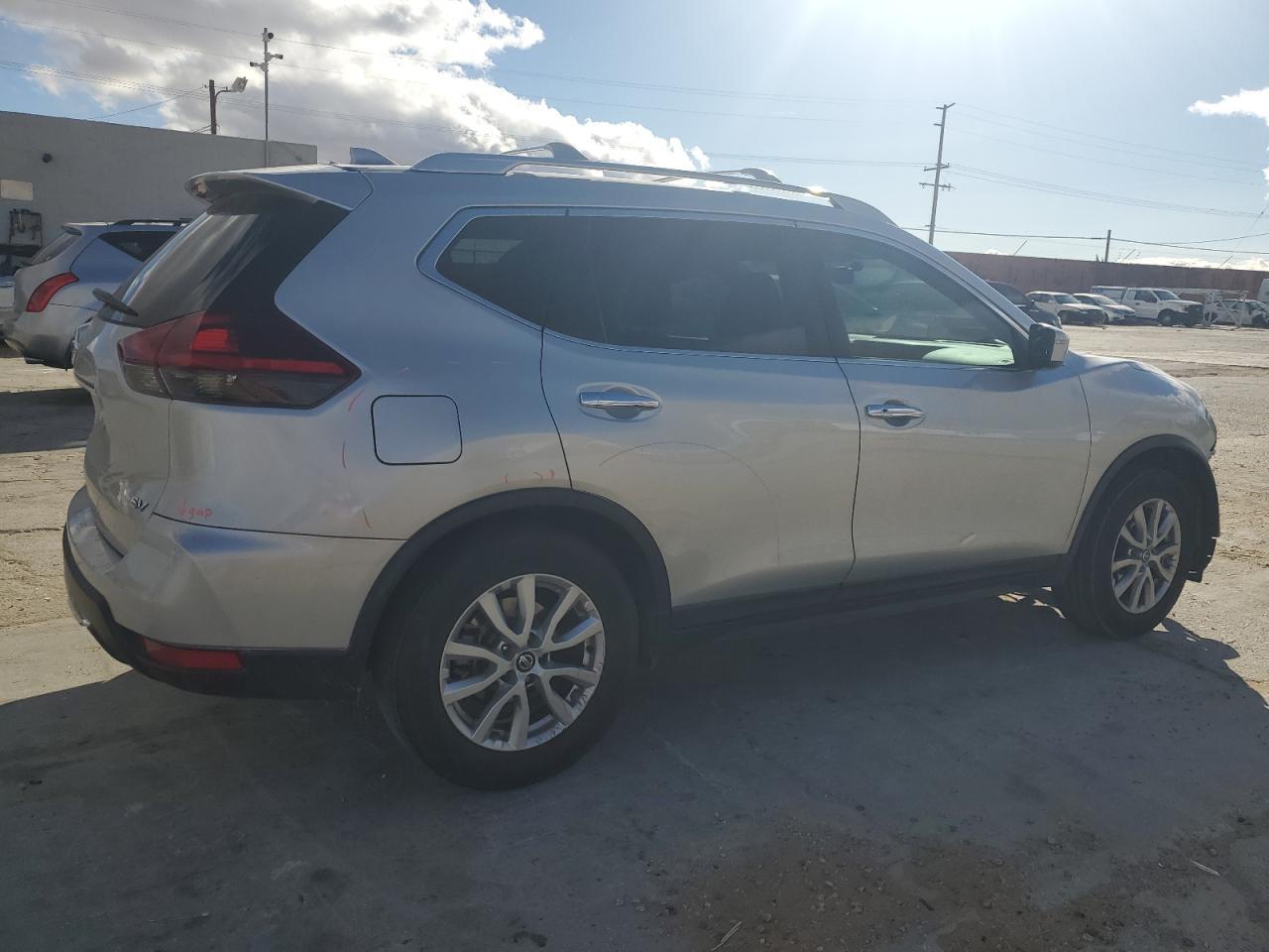 2018 NISSAN ROGUE S - Фото 3