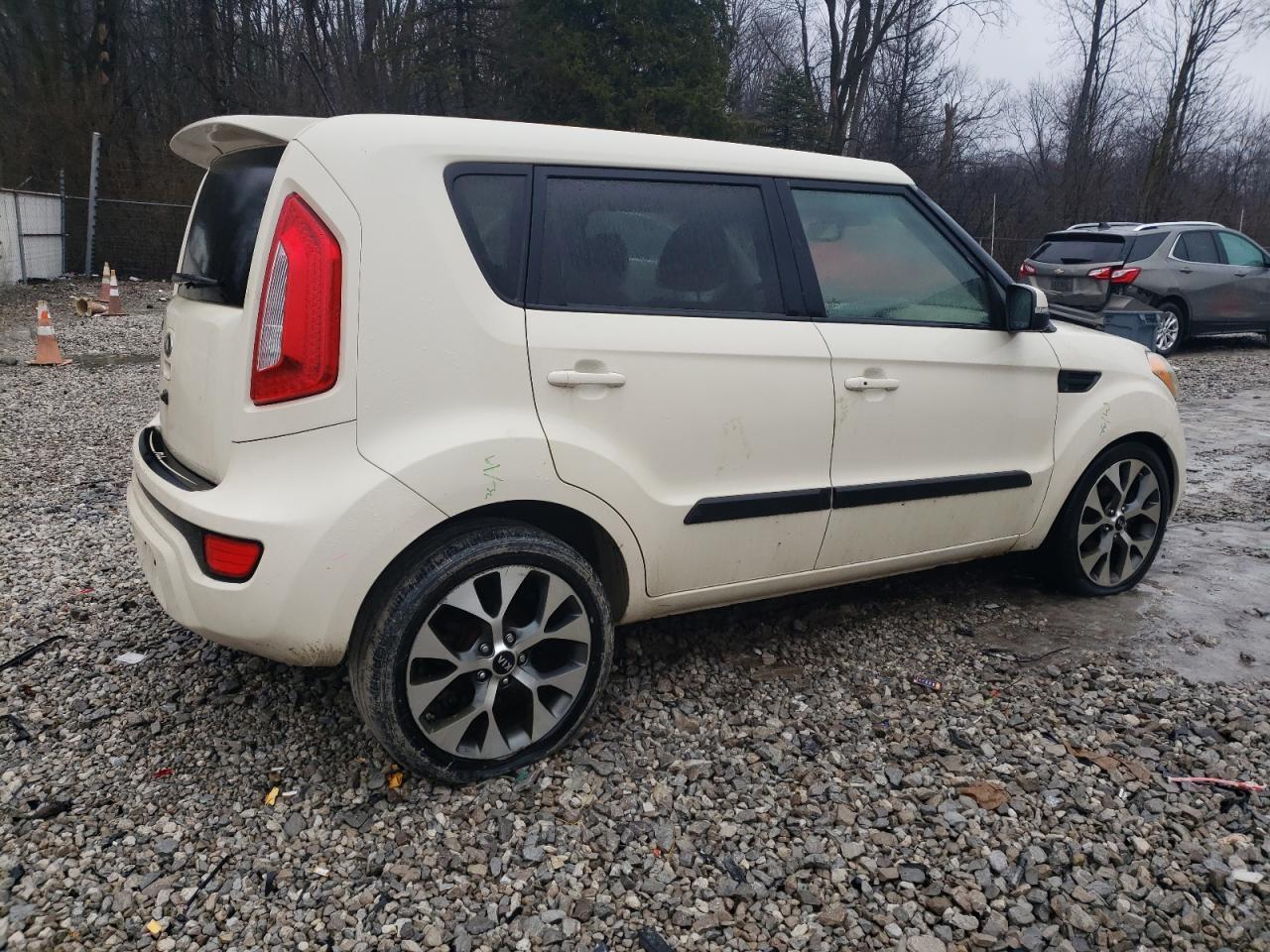 2013 KIA SOUL + - Image 3