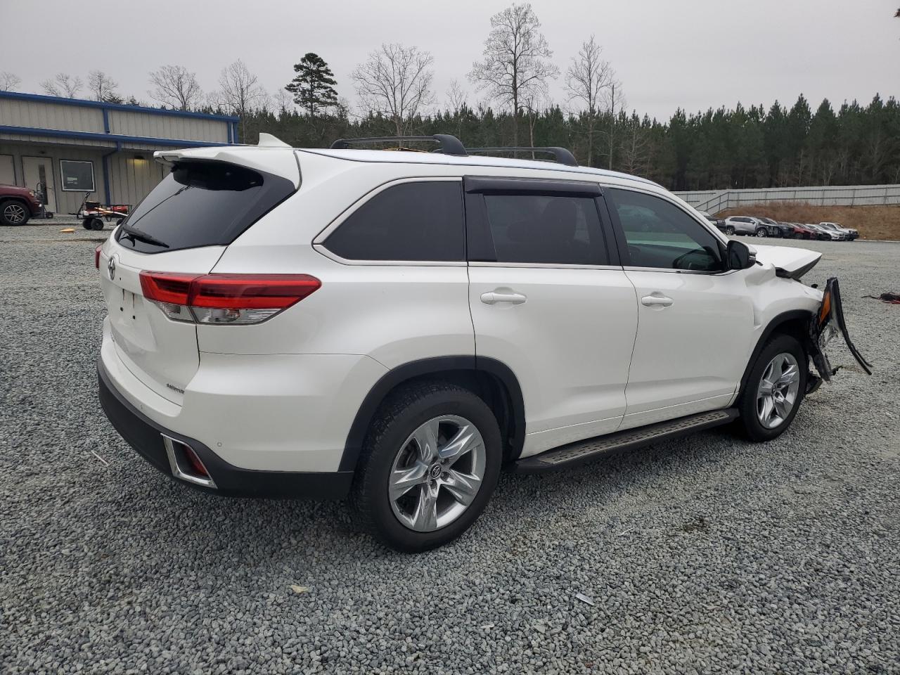 2019 TOYOTA HIGHLANDER - Image 3