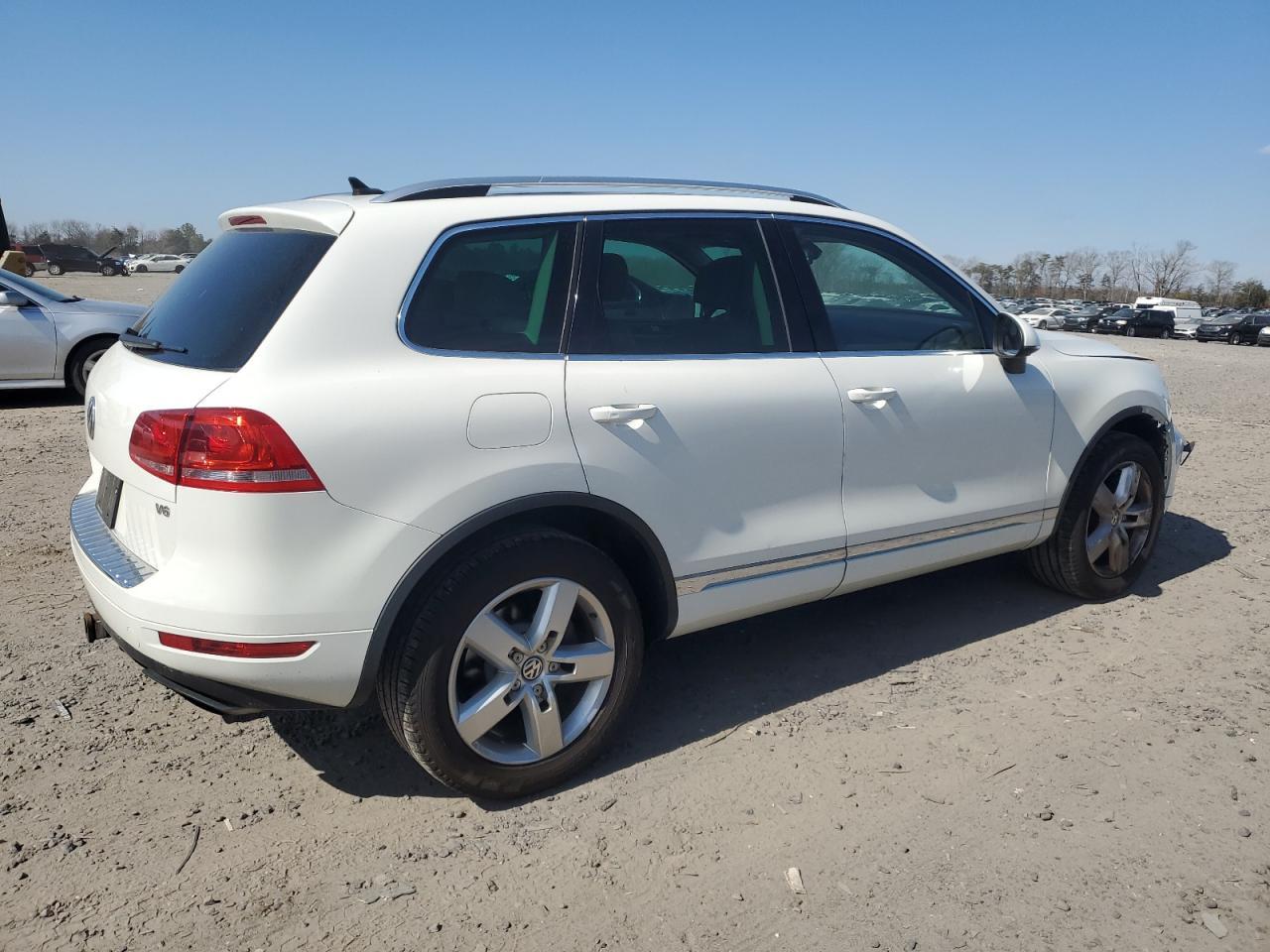 2014 VOLKSWAGEN TOUAREG V6 - Image 3