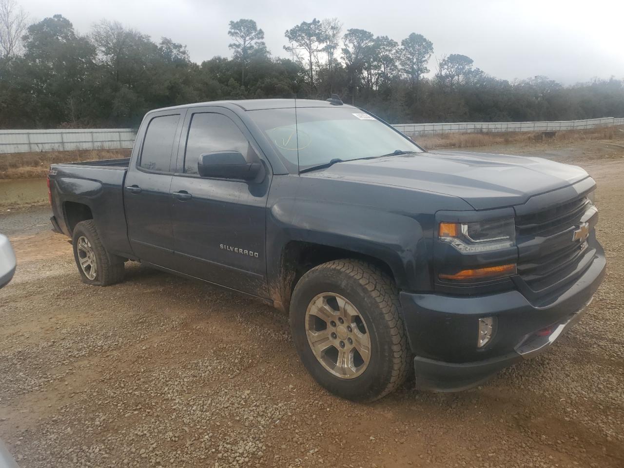 2017 CHEVROLET SILVERADO - Image 4