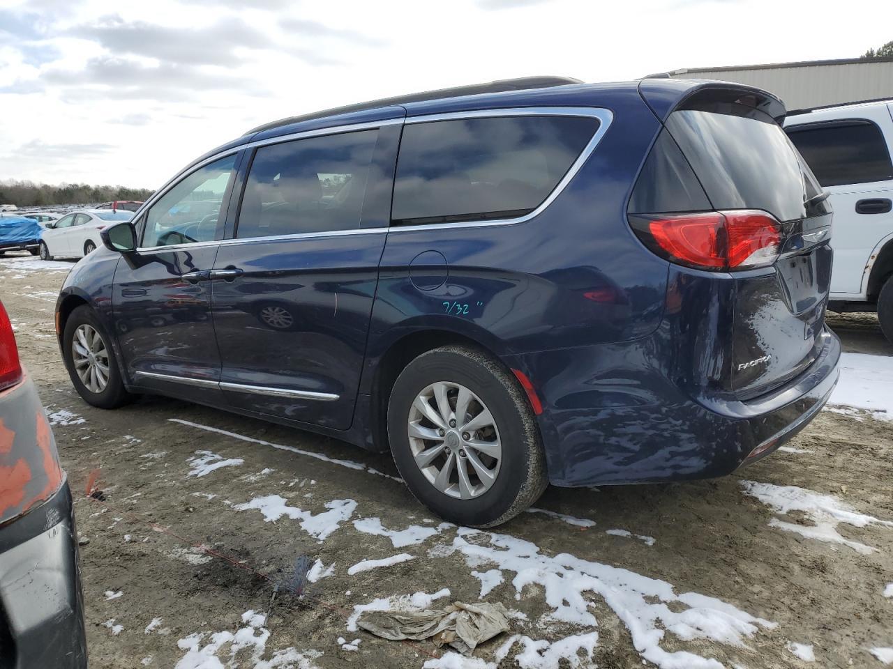 2017 CHRYSLER PACIFICA T - Image 2