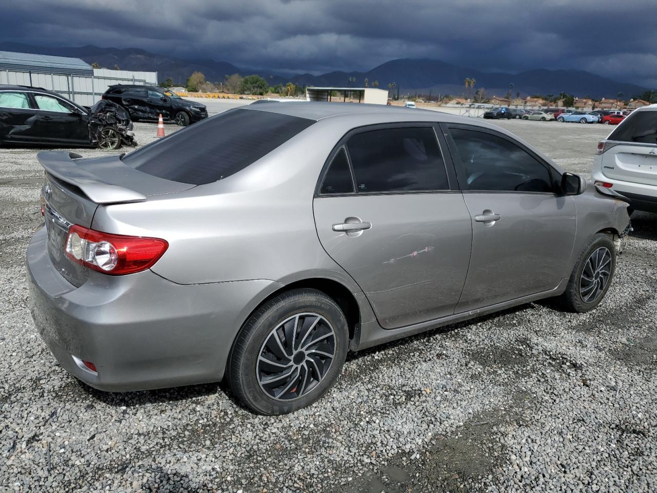 2013 TOYOTA COROLLA BA - Фото 3