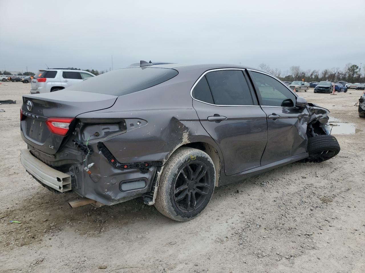 2020 TOYOTA CAMRY LE - Фото 3