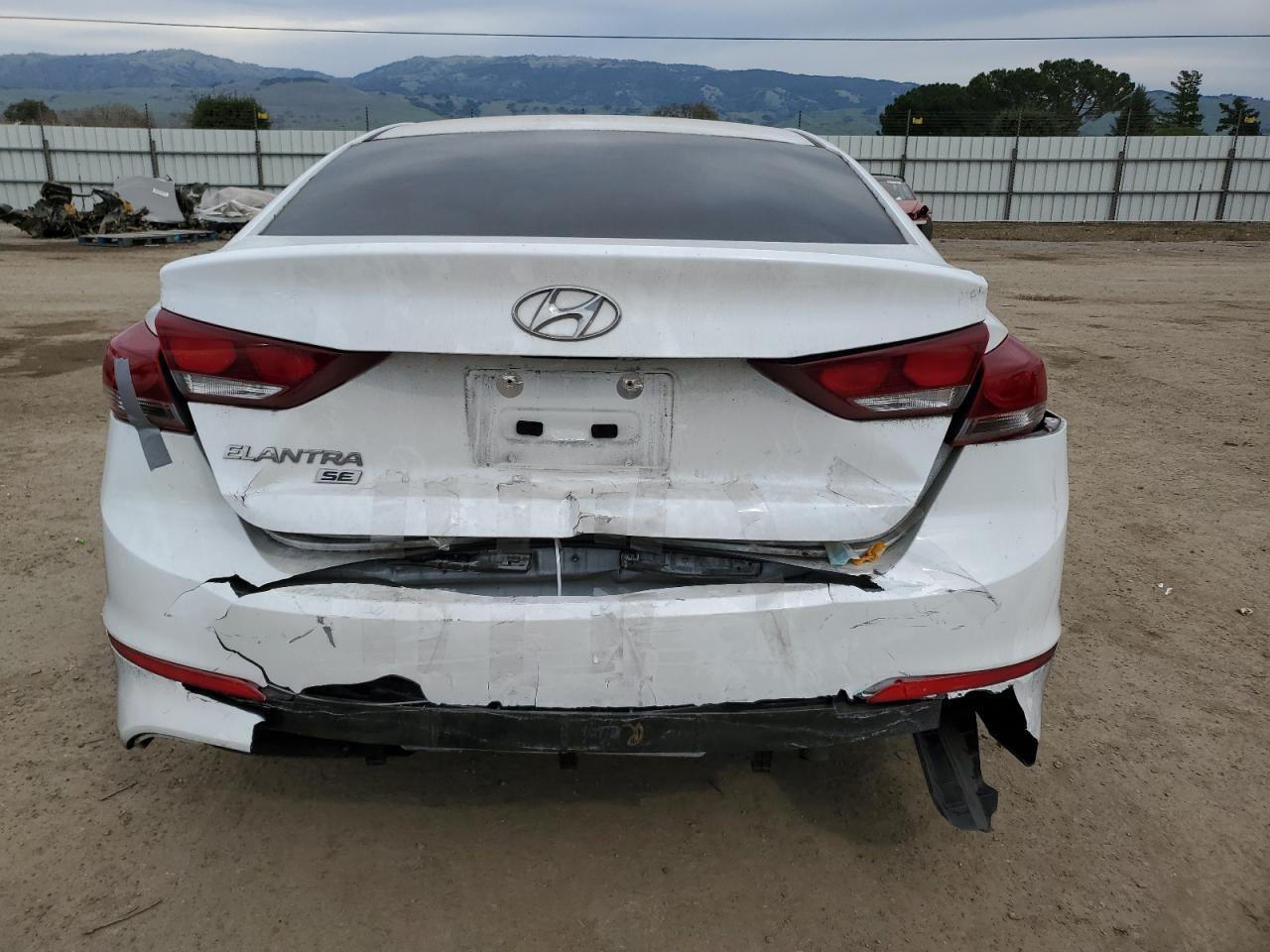 2018 HYUNDAI ELANTRA SE - Фото 6