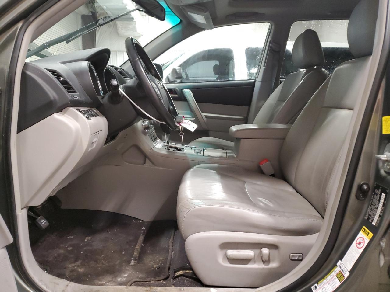 2011 TOYOTA HIGHLANDER - Фото 7