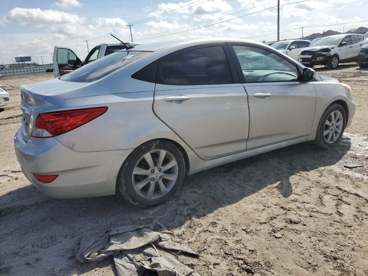 2014 HYUNDAI ACCENT GLS - Image 3