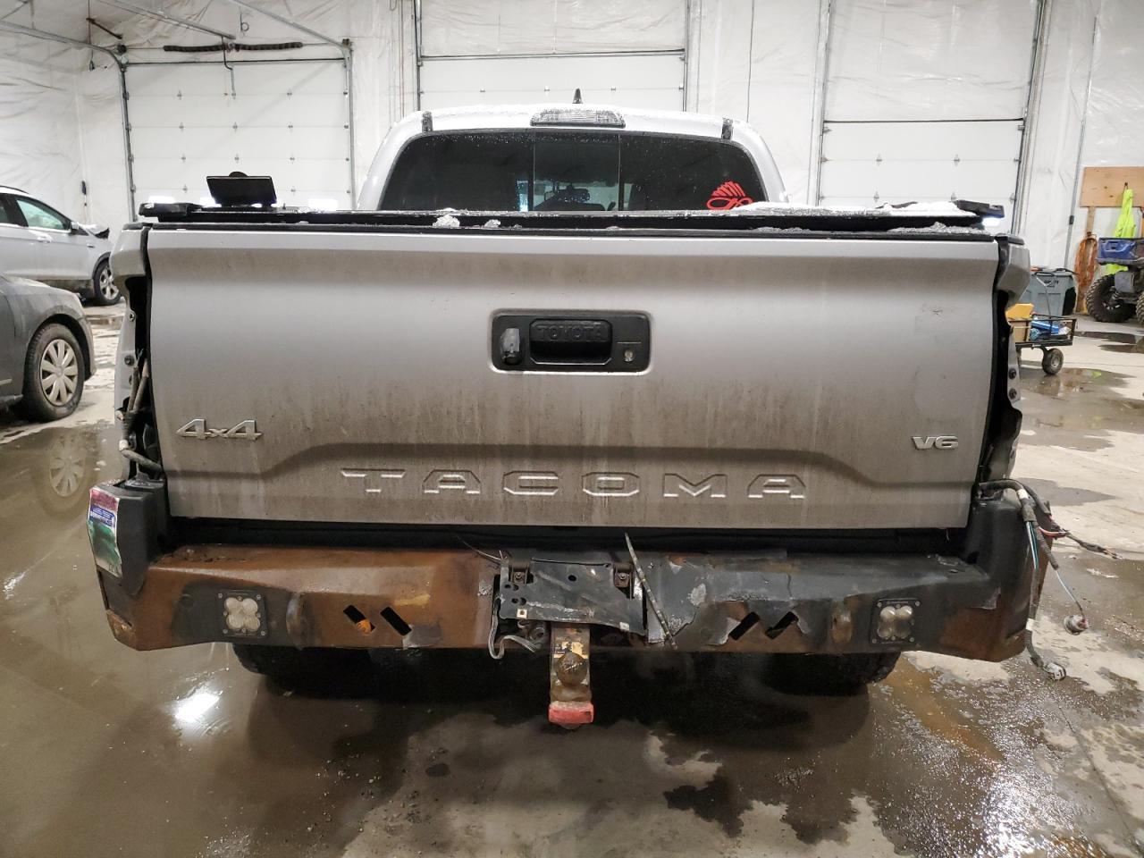 2017 TOYOTA TACOMA DOU - Фото 6