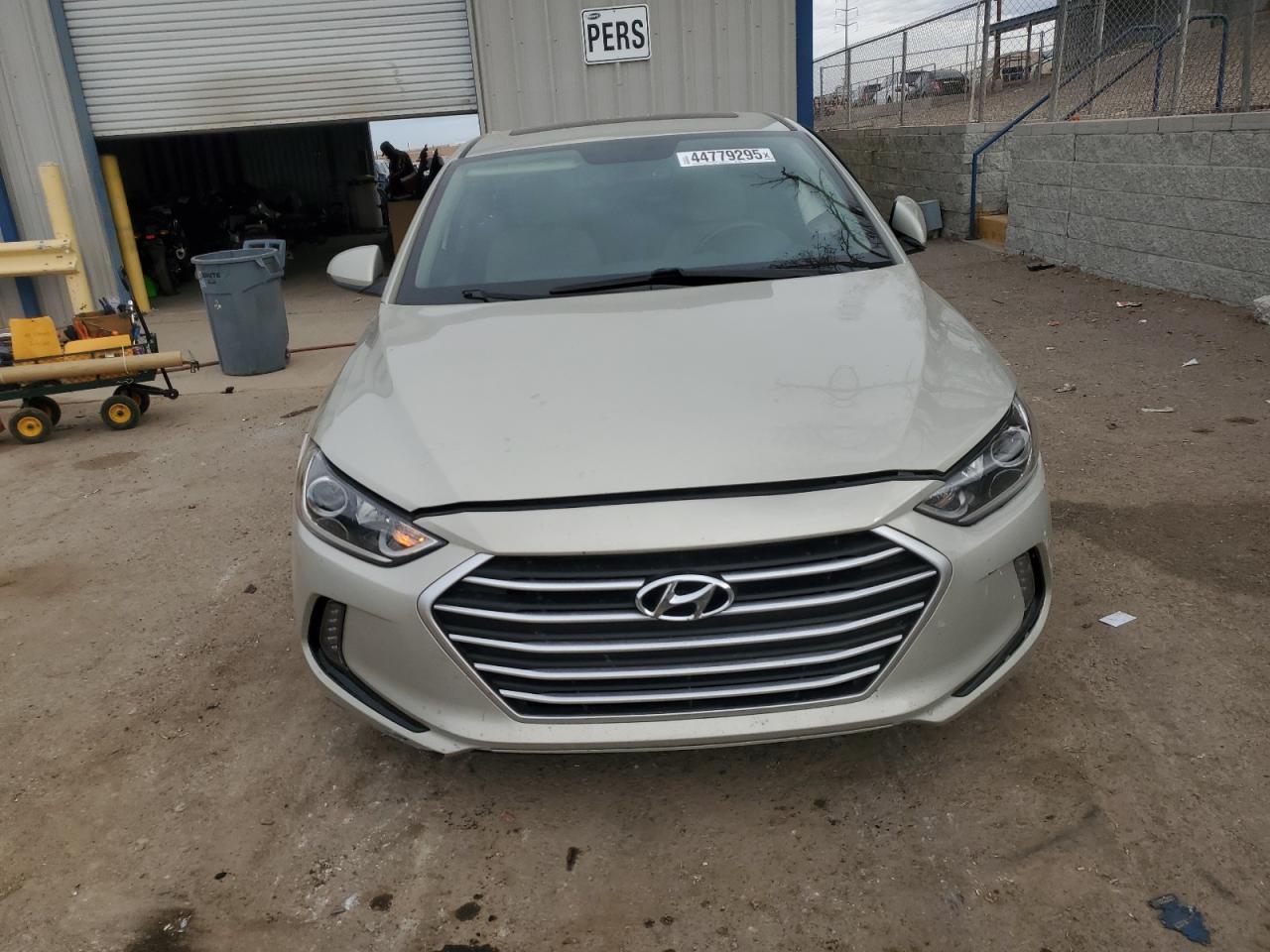 2017 HYUNDAI ELANTRA SE - Image 5