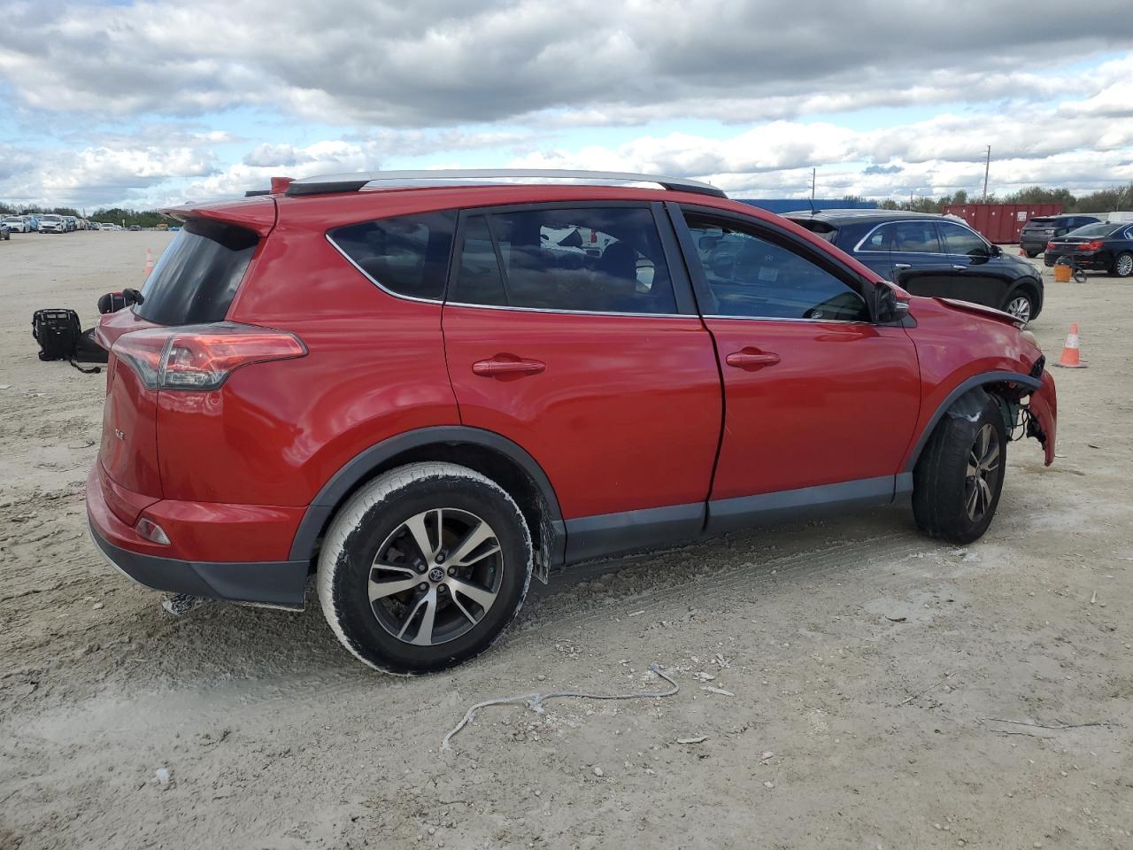 2016 TOYOTA RAV4 XLE - Image 3