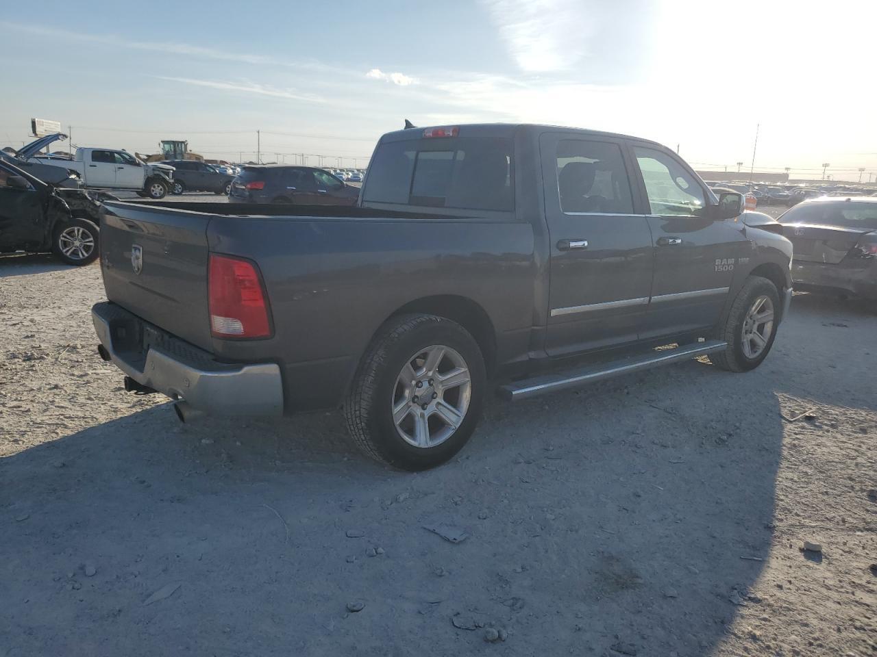 2017 RAM 1500 MPG - Image 3