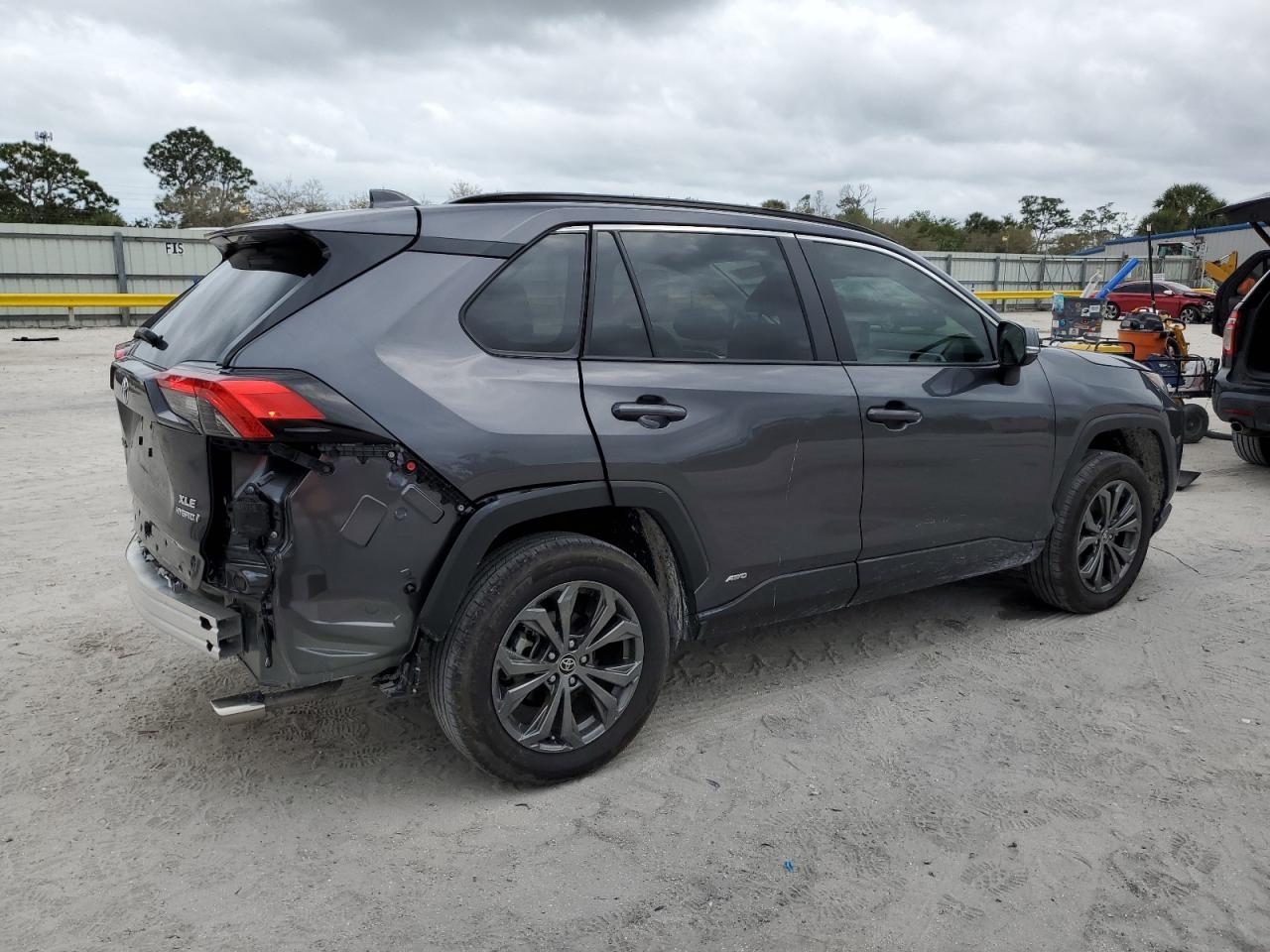 2024 TOYOTA RAV4 XLE P - Image 3
