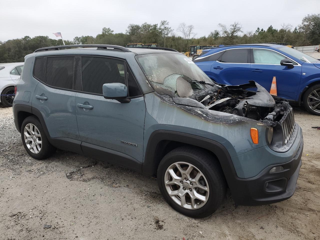 2017 JEEP RENEGADE L - Image 4