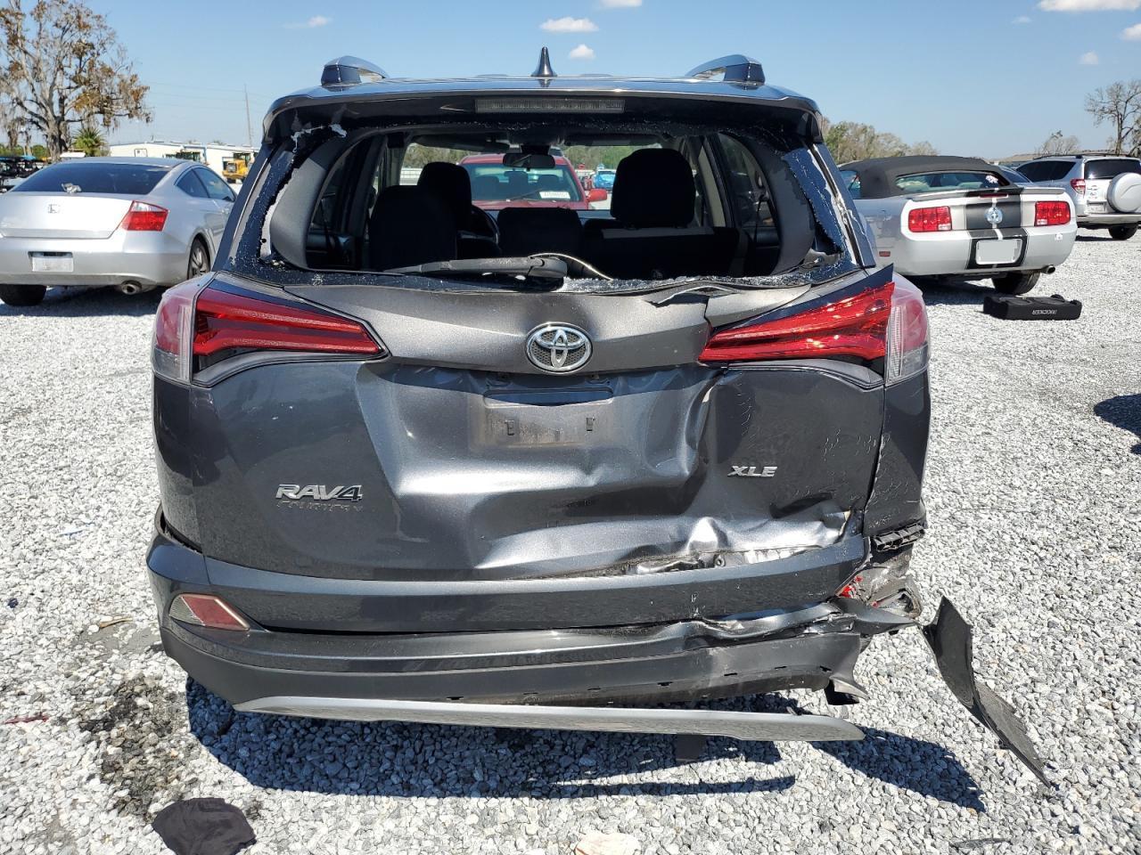 2017 TOYOTA RAV4 XLE - Фото 6