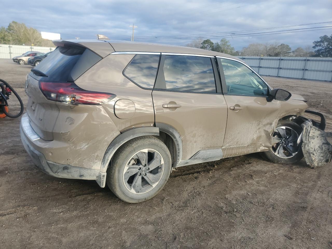 2024 NISSAN ROGUE SV - Image 3