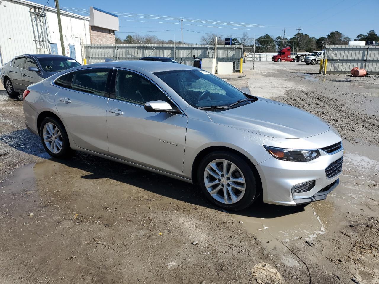 2017 CHEVROLET MALIBU LT - Image 4