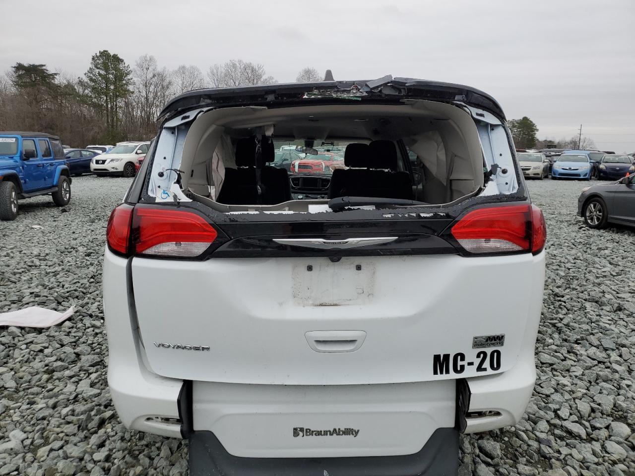 2022 CHRYSLER VOYAGER LX - Фото 6