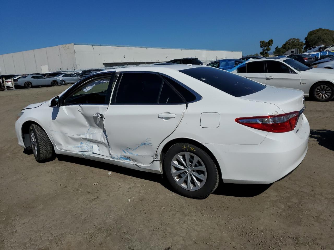 2015 TOYOTA CAMRY LE - Фото 2