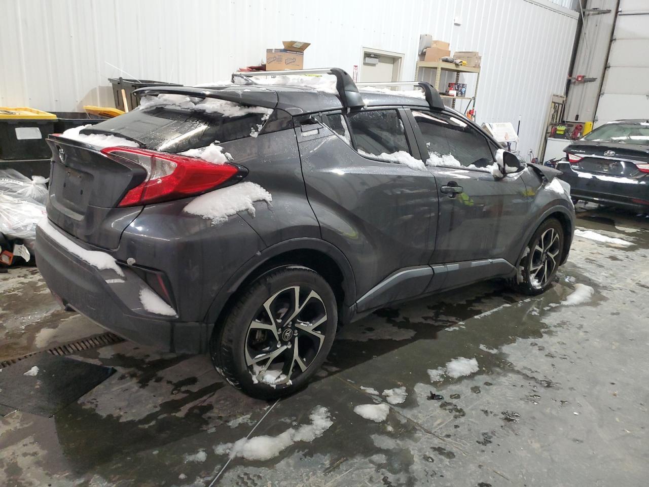 2018 TOYOTA C-HR XLE - Фото 3