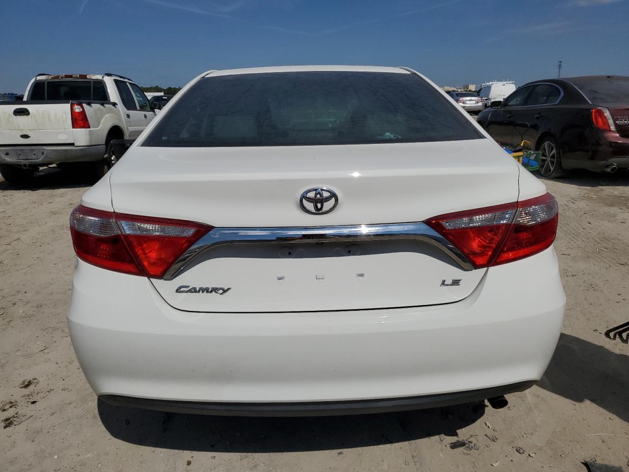 2016 TOYOTA CAMRY LE - Фото 6
