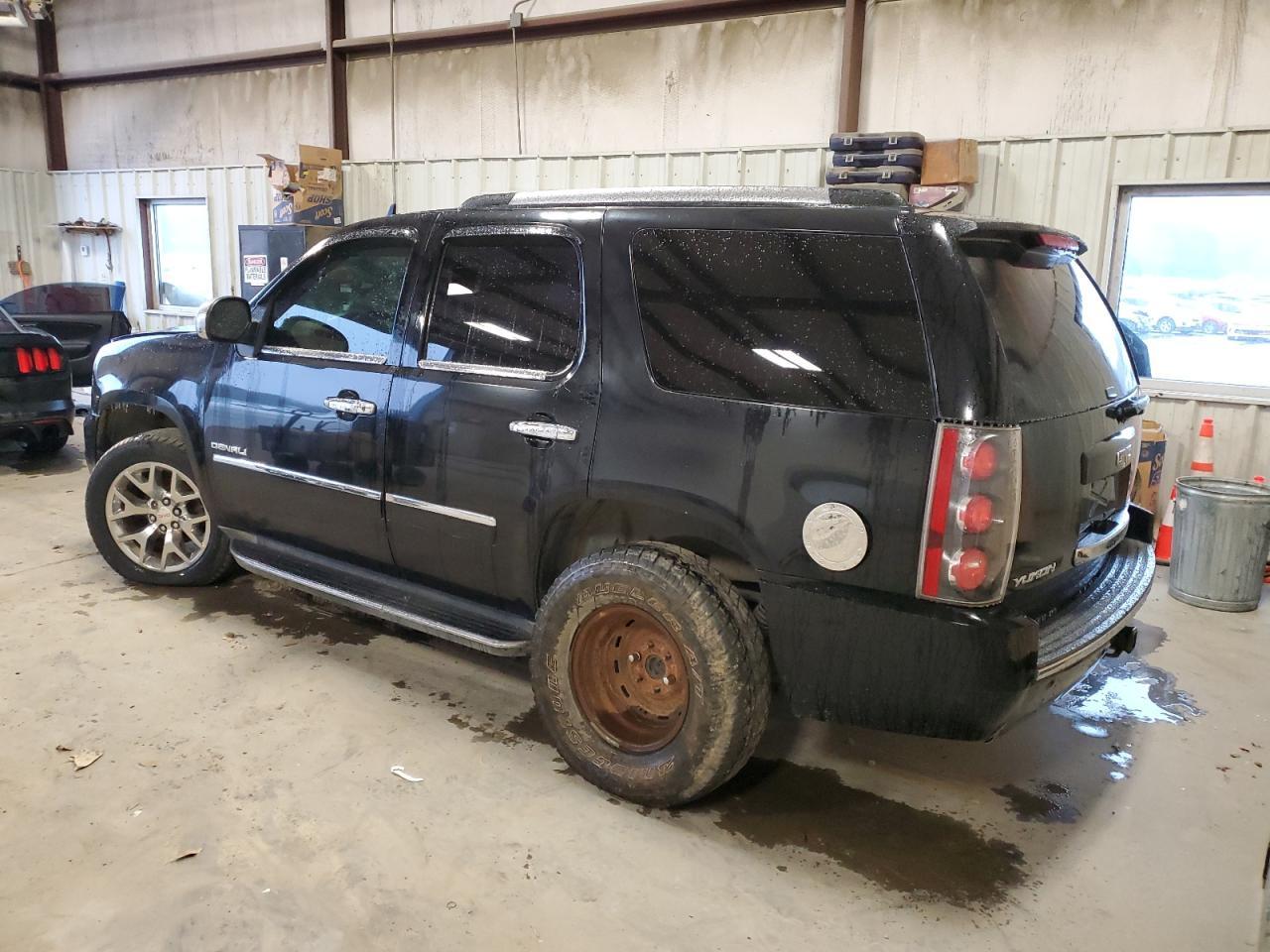 2012 GMC YUKON DENA - Image 2