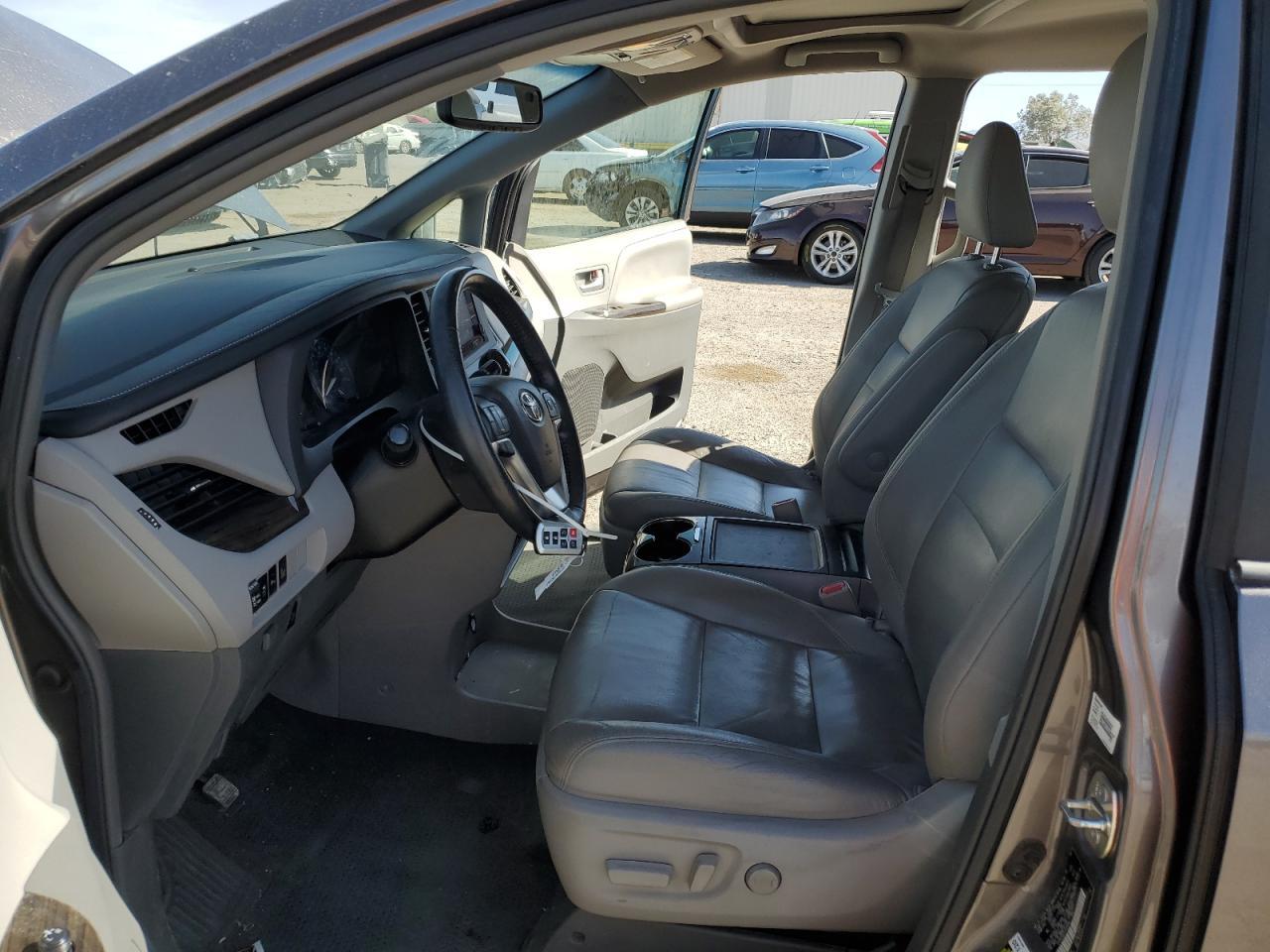 2015 TOYOTA SIENNA XLE - Фото 7