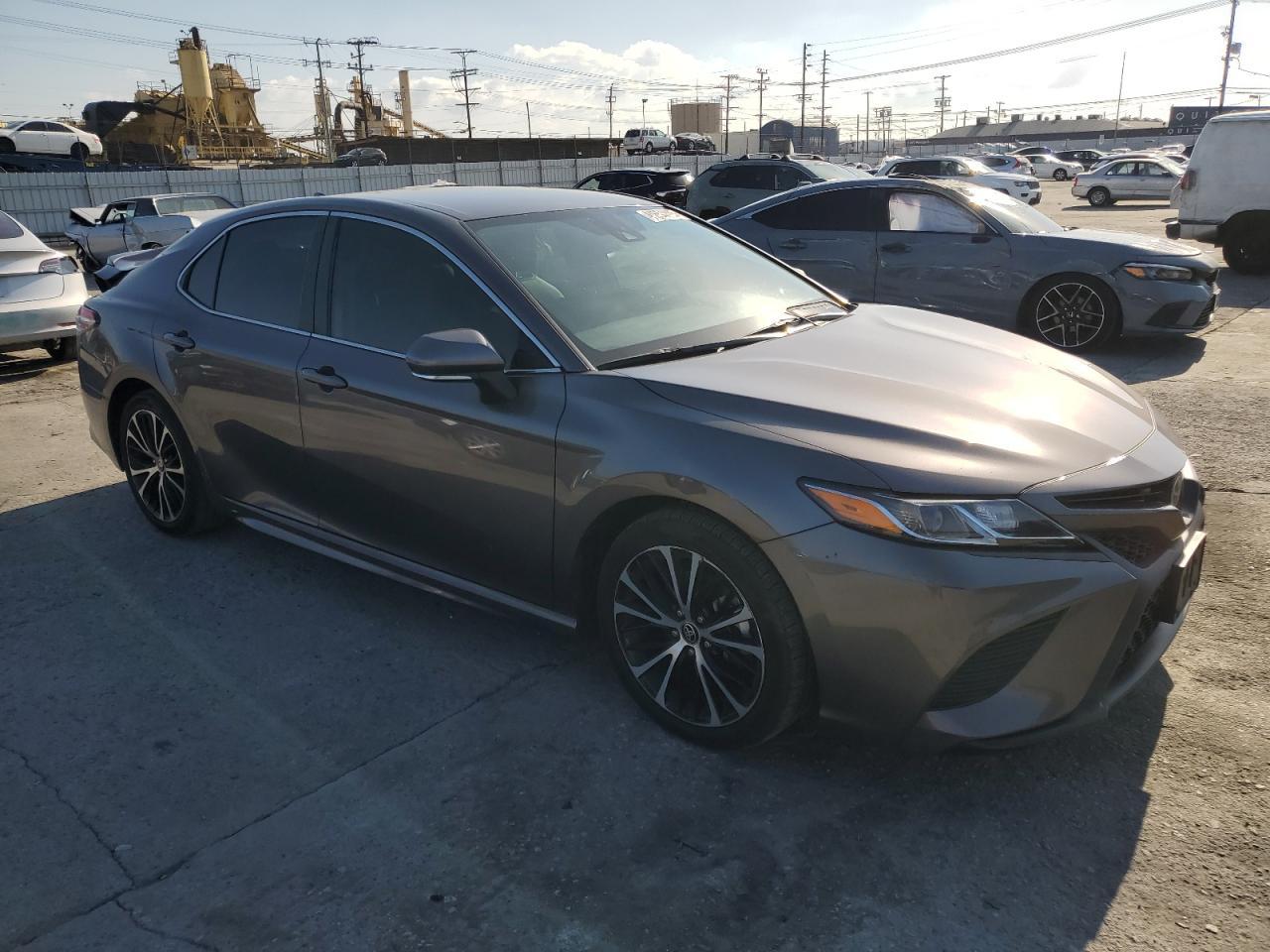 2020 TOYOTA CAMRY SE - Фото 4