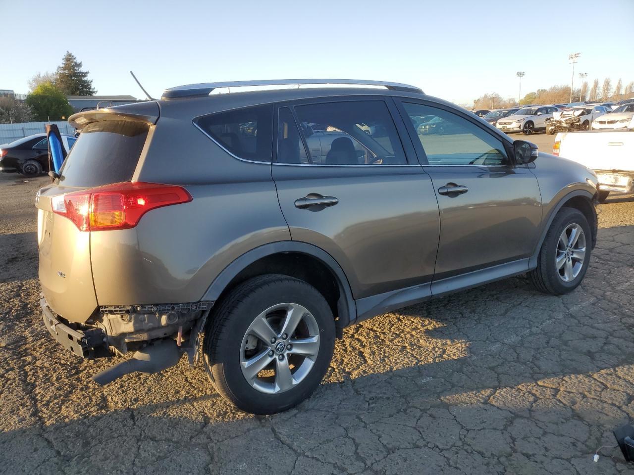 2015 TOYOTA RAV4 XLE - Image 3