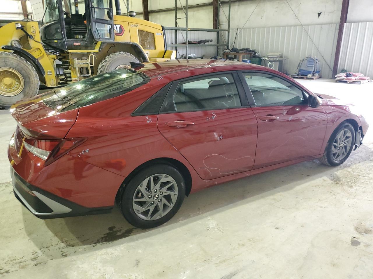 2024 HYUNDAI ELANTRA SE - Фото 3