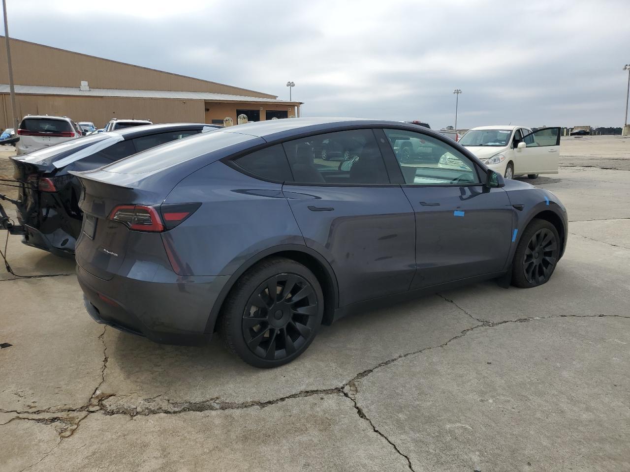 2023 TESLA MODEL Y - Фото 3