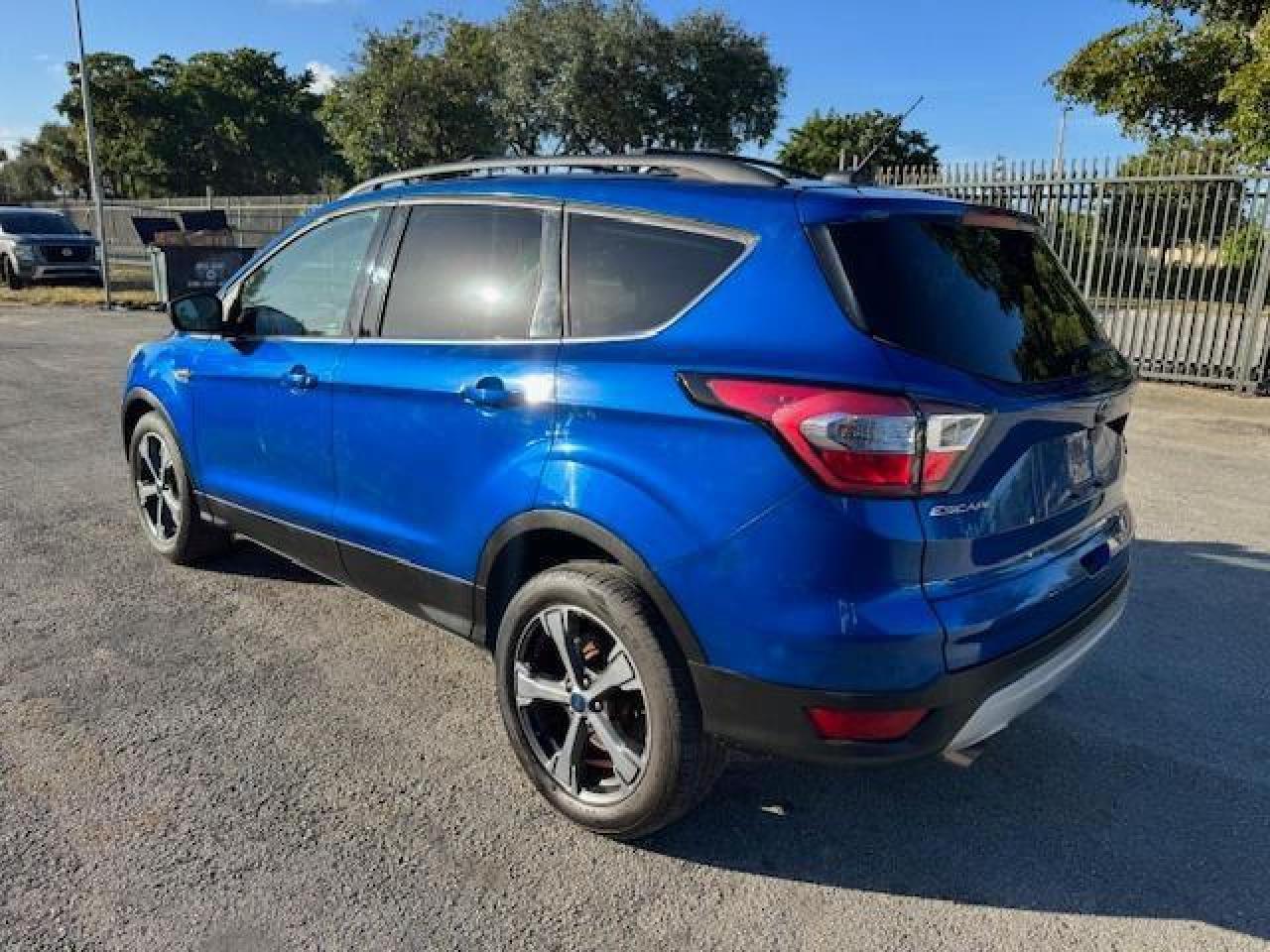 2017 FORD ESCAPE SE - Image 2