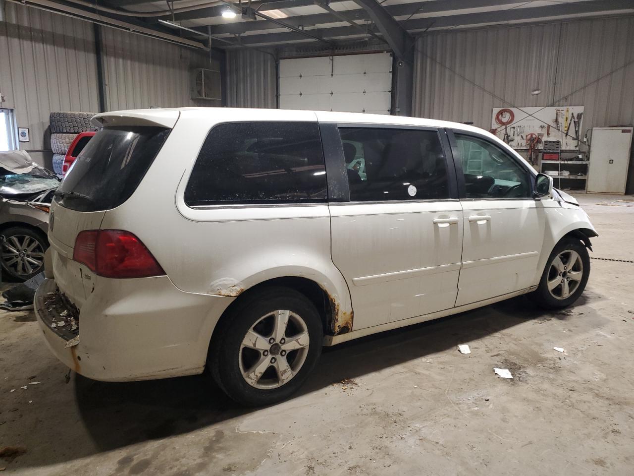 2010 VOLKSWAGEN ROUTAN SE - Фото 3