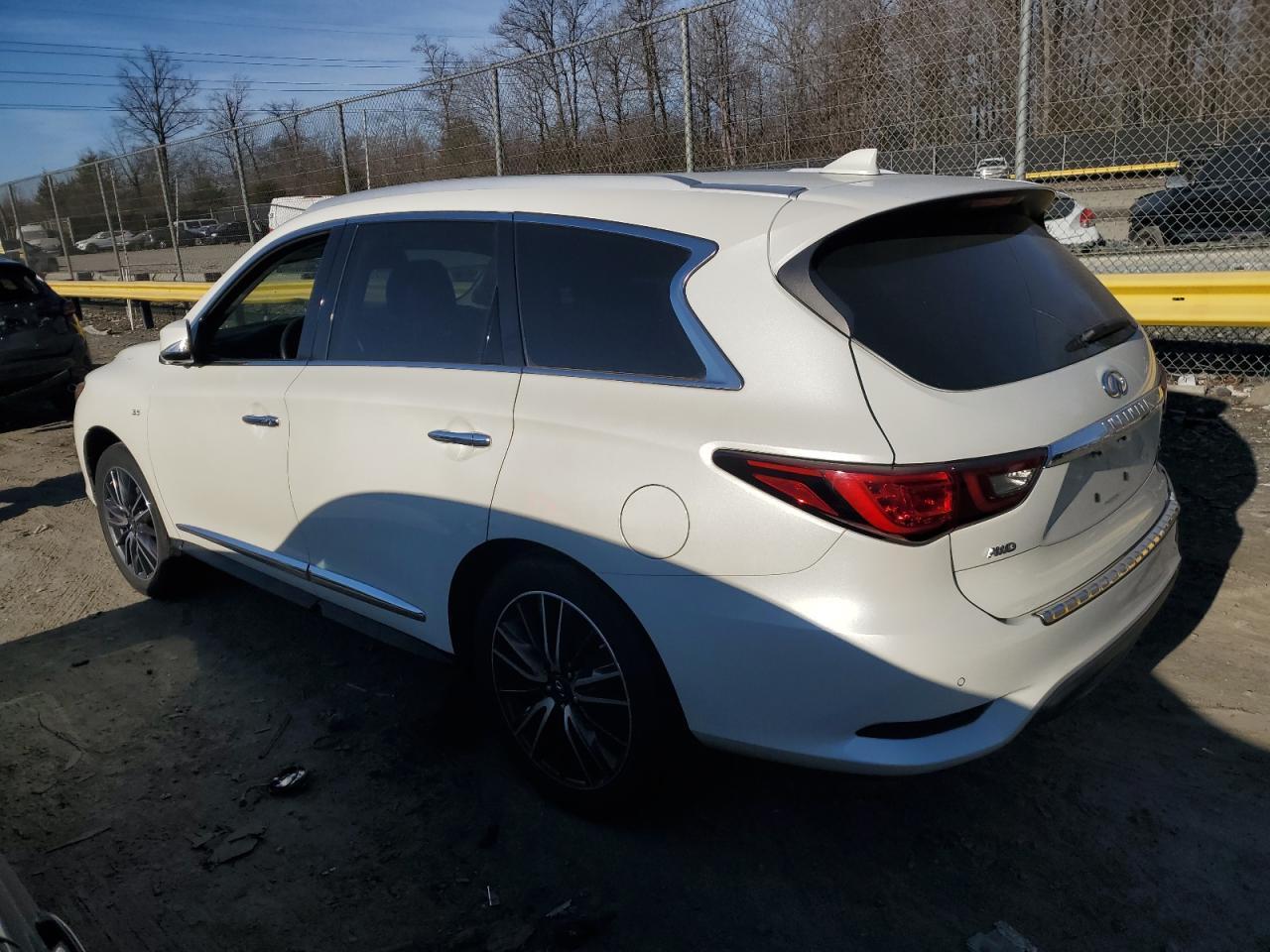 2019 INFINITI QX60 LUXE - Image 2