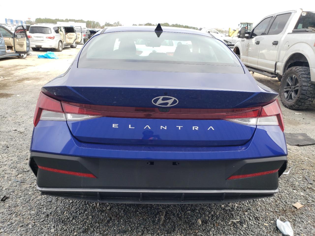 2024 HYUNDAI ELANTRA SE - Фото 6
