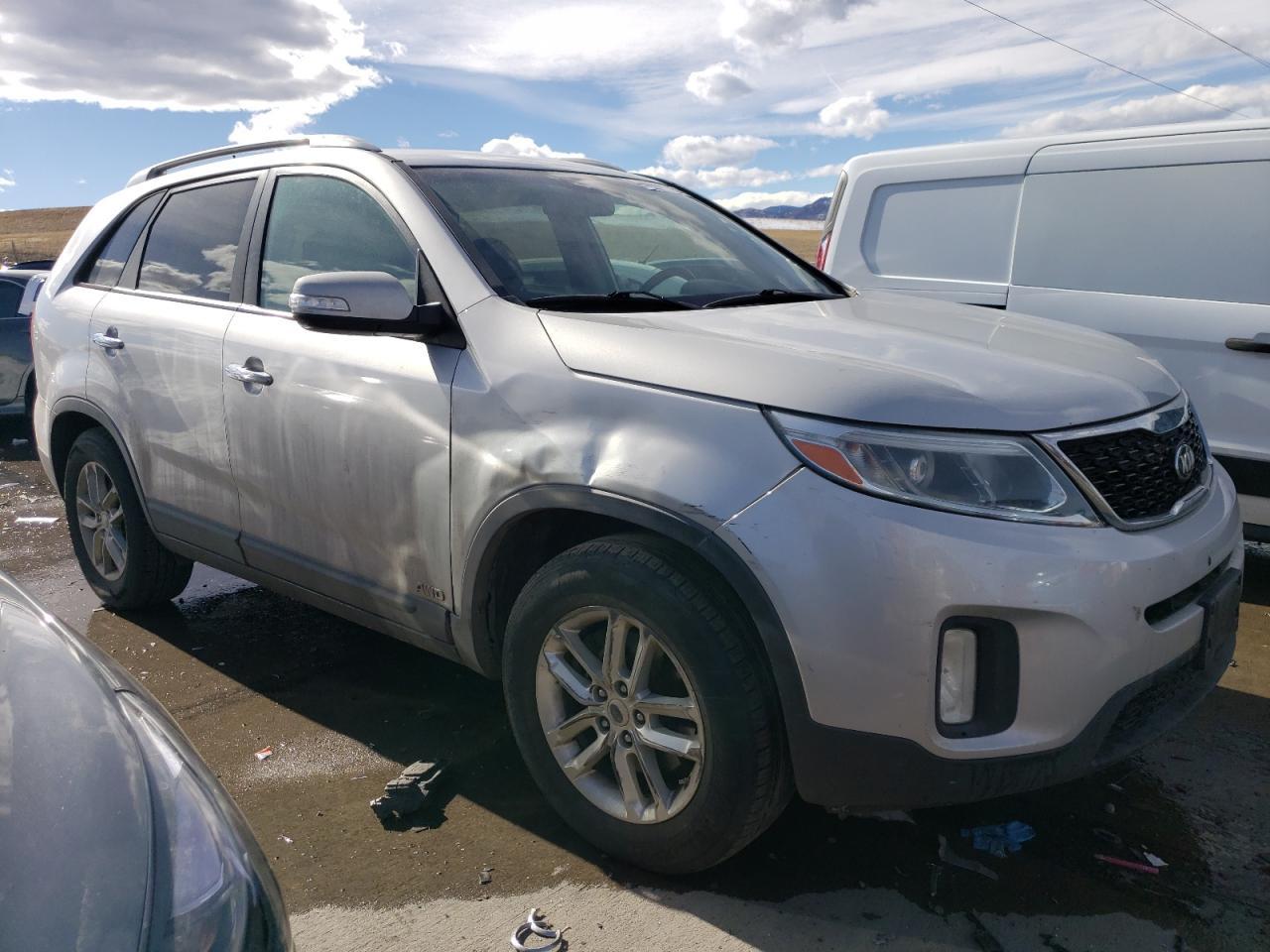 2015 KIA SORENTO LX - Image 4