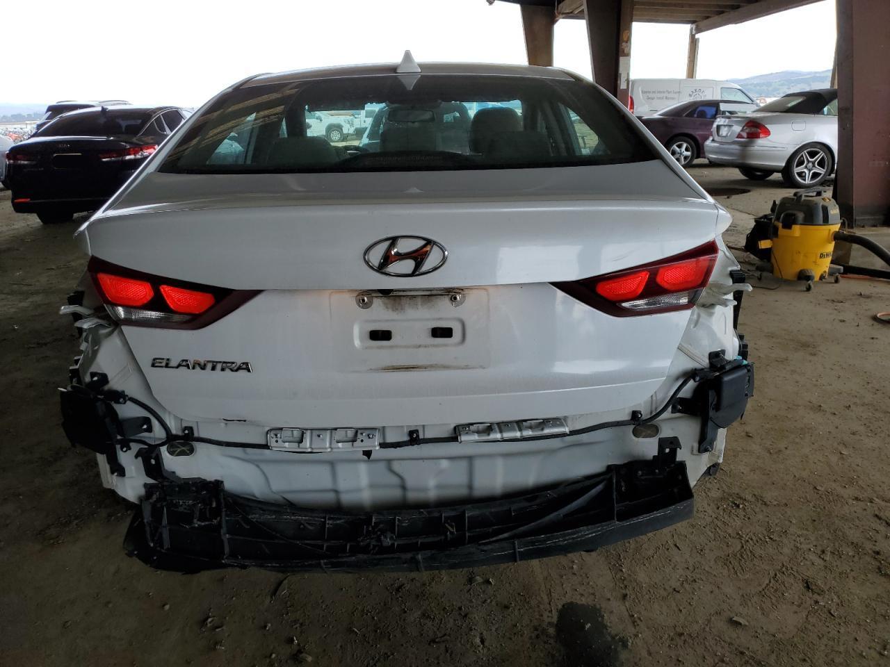 2018 HYUNDAI ELANTRA SE - Фото 6