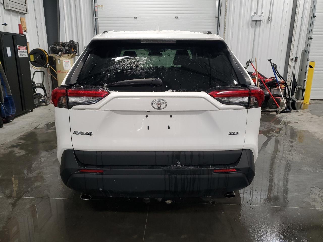 2020 TOYOTA RAV4 XLE - Image 6