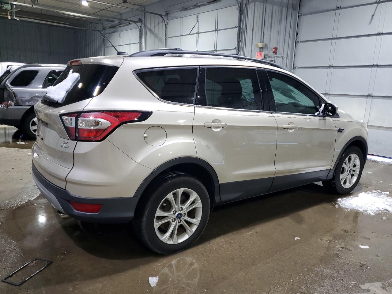2017 FORD ESCAPE SE - Фото 3