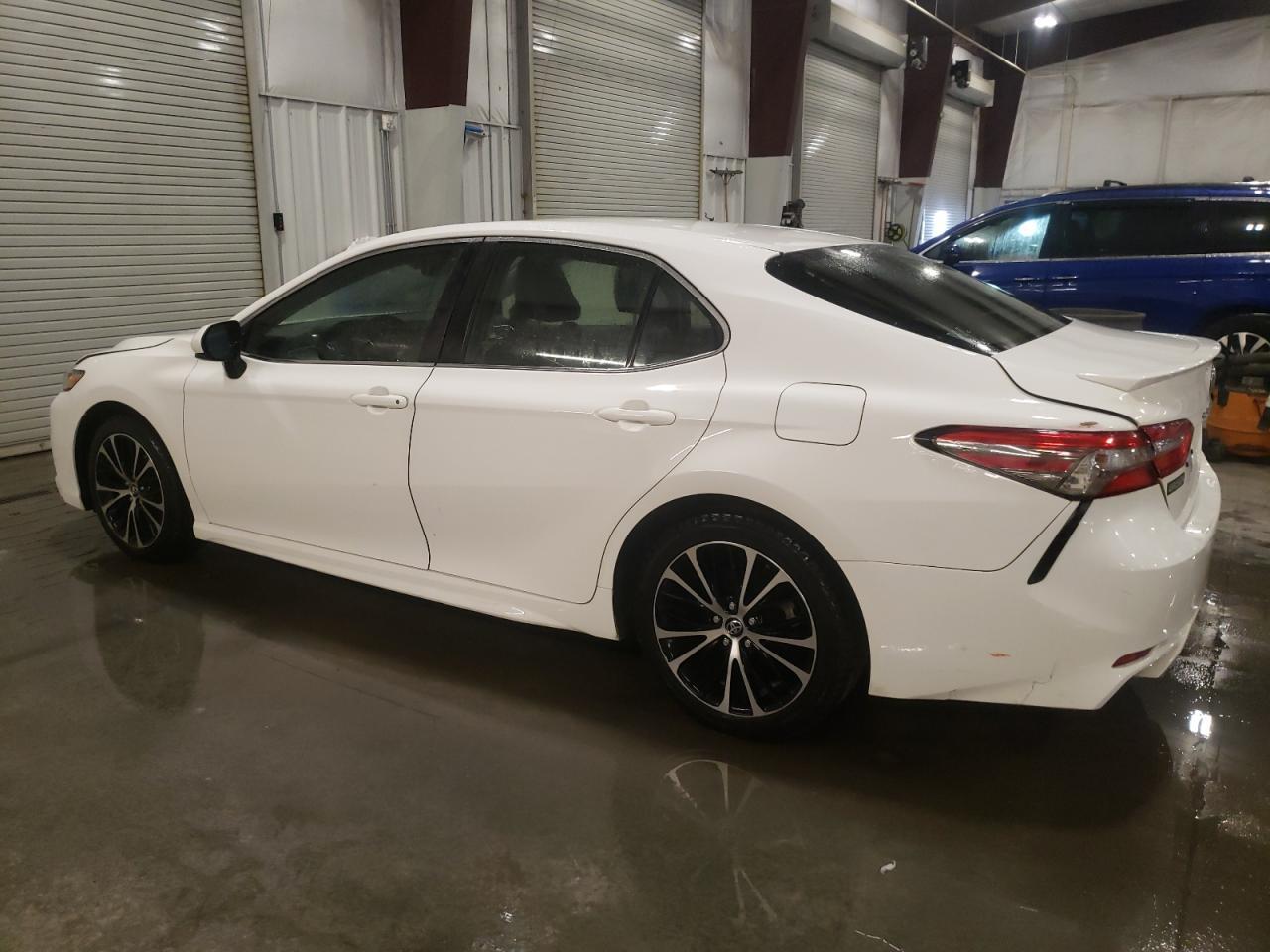 2018 TOYOTA CAMRY L - Фото 2
