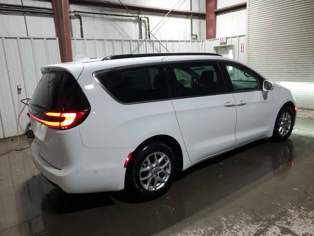 2022 CHRYSLER PACIFICA T - Image 3