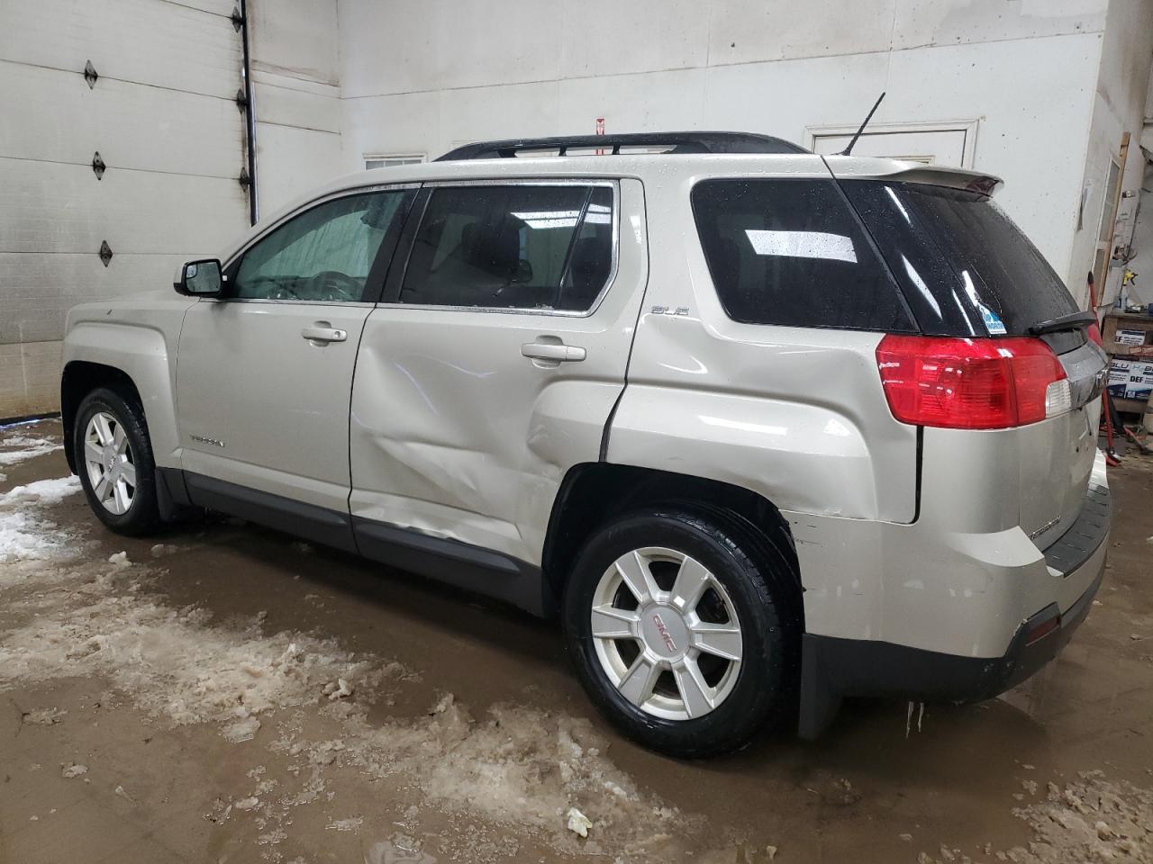 2013 GMC TERRAIN SL - Image 2